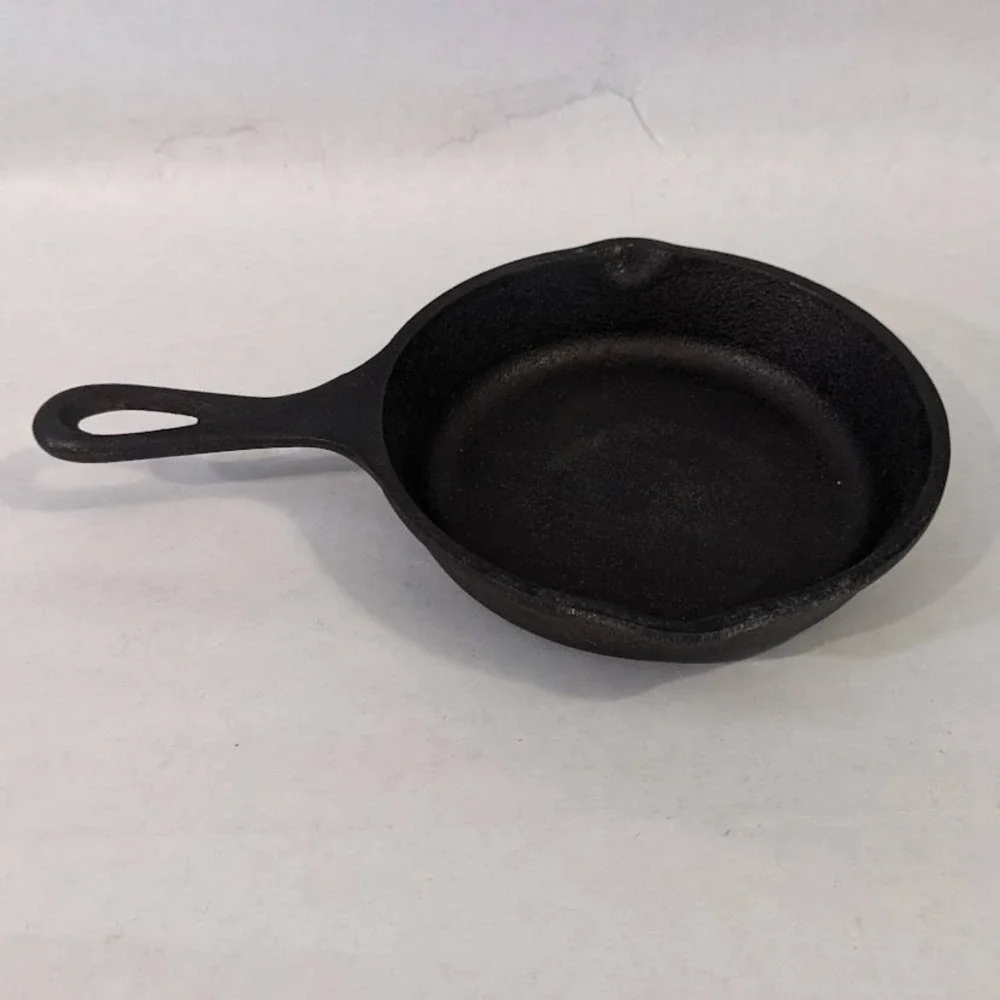 Lodge 5 Inch Cast Iron Skillet Round Pan with Pour Spouts Made in USA Black